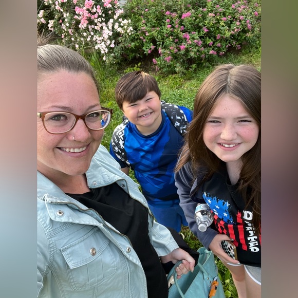 Meet your Posher, Megan - Picture 3 of 4